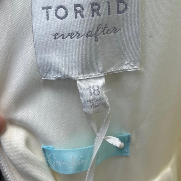 Torrid Ivory Lace & Sequin Wedding Dress - New - Size 18 - Picture 6 of 8